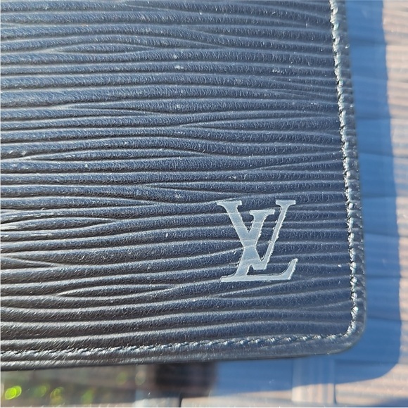 Louis Vuitton Black Epi Wallet EUC - Picture 4 of 13